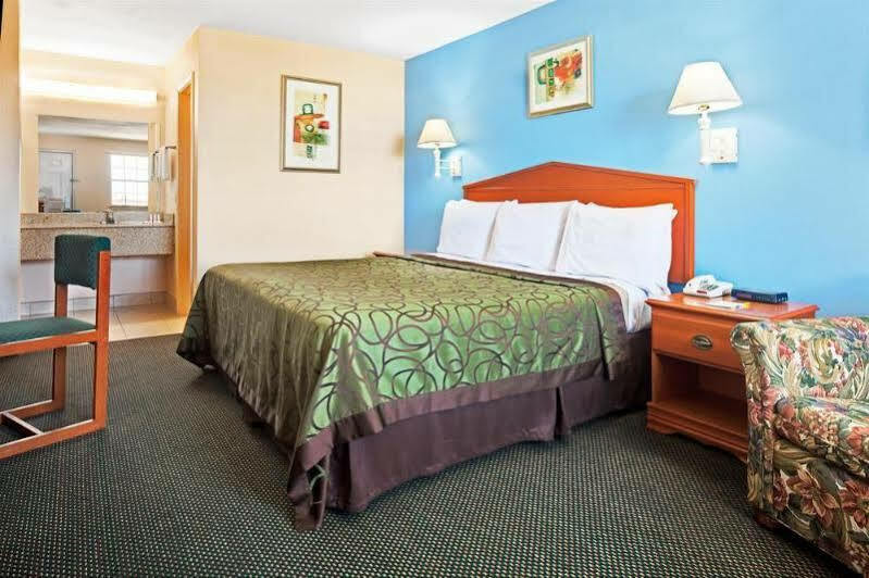 Hotel Super 8 By Wyndham Terrell Zewnętrze zdjęcie